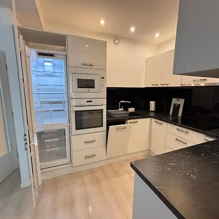 Zelene Atrium Premium アパート *