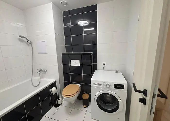 Zelene Atrium Premium شقة