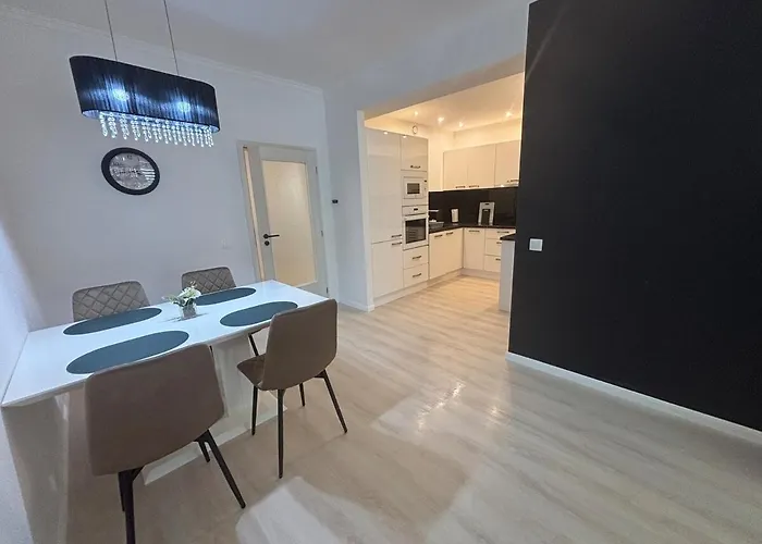 Zelene Atrium Premium شقة *